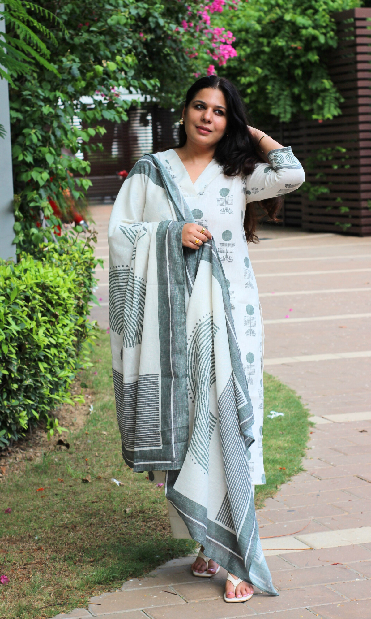 Linen Blend Off White Leaf Print Kurta, Dupatta & Cotton Pants
