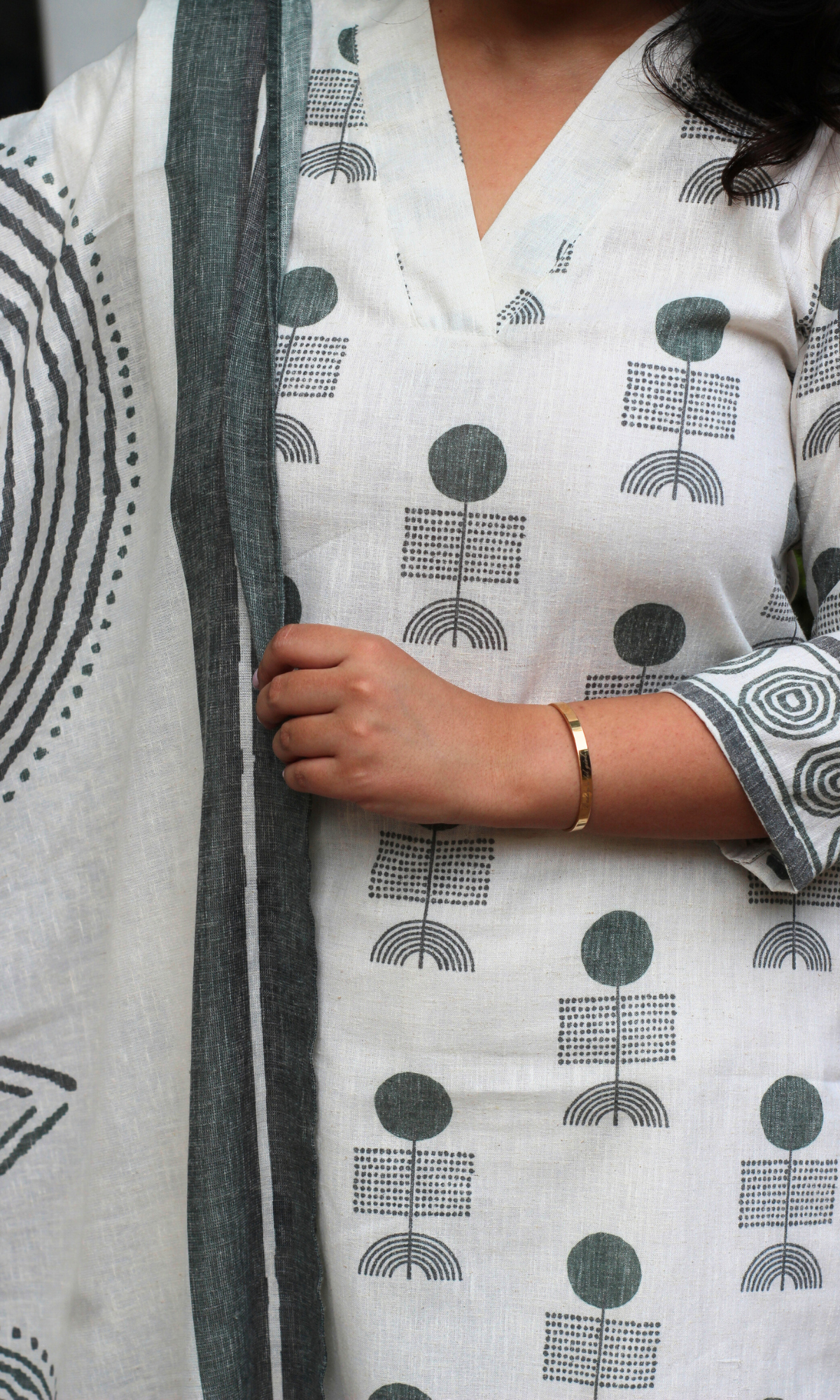 Linen Blend Off White Leaf Print Kurta, Dupatta & Cotton Pants