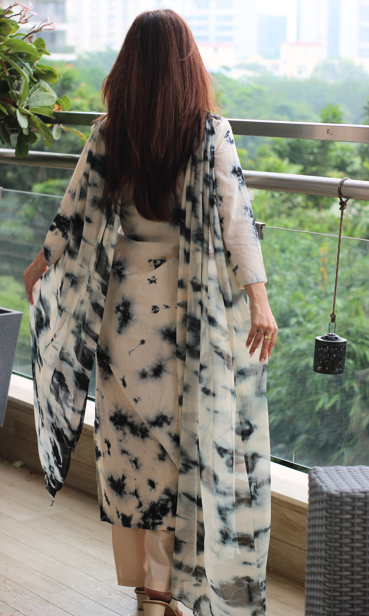 Cotton Ivory Smoke African Shbori Kurta, Chiffon Dupatta & Cotton Pants