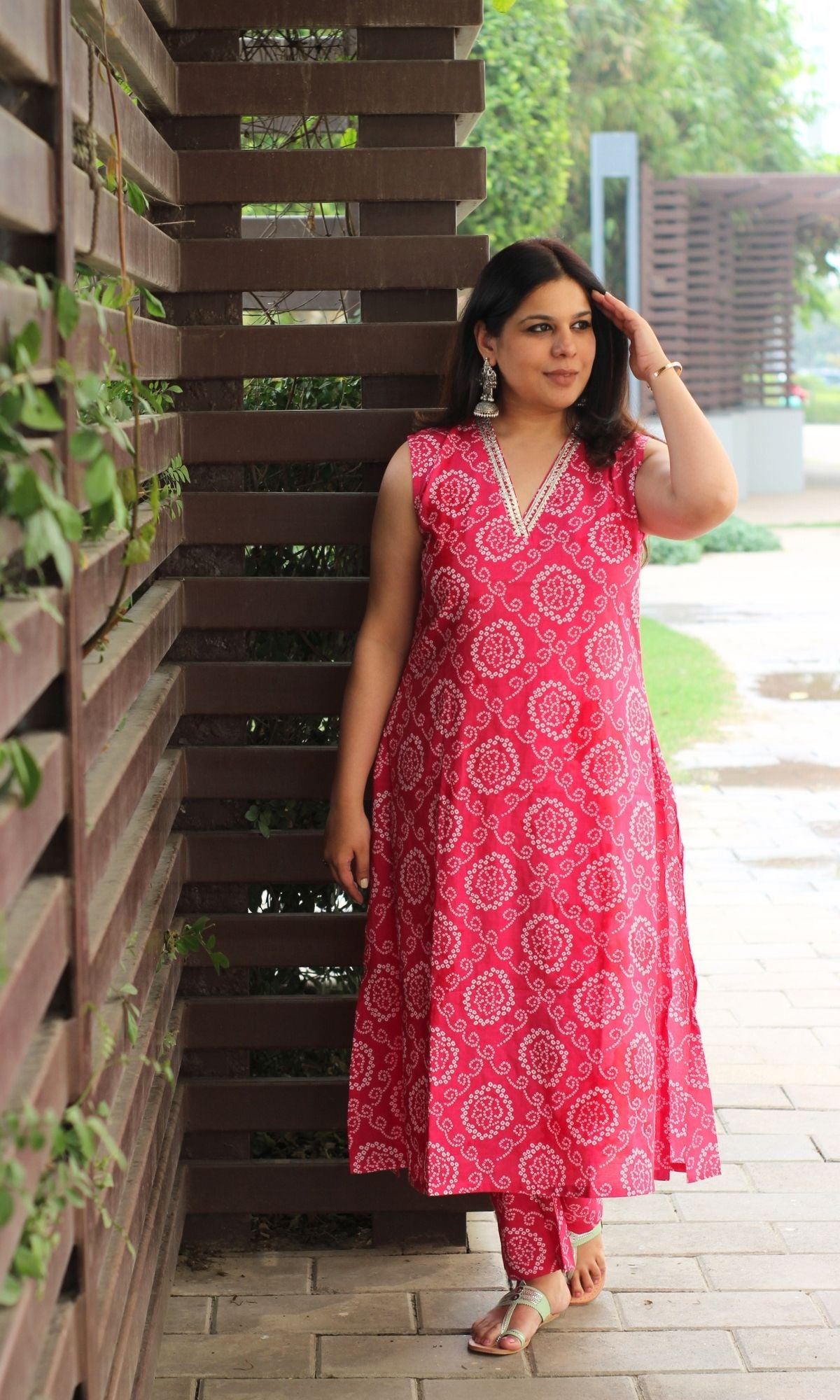 Cotton Bright Pink Bandhani A Line Sleeveless Kurta with Lace Detailing & Pants