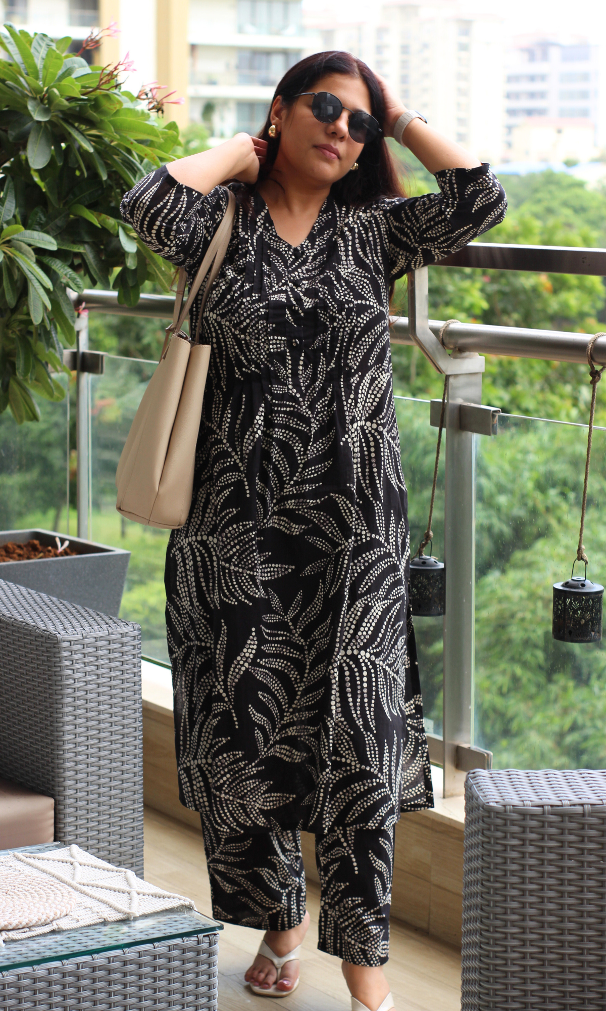Black Dotted Leafy Print Pleated Kurta & Pant