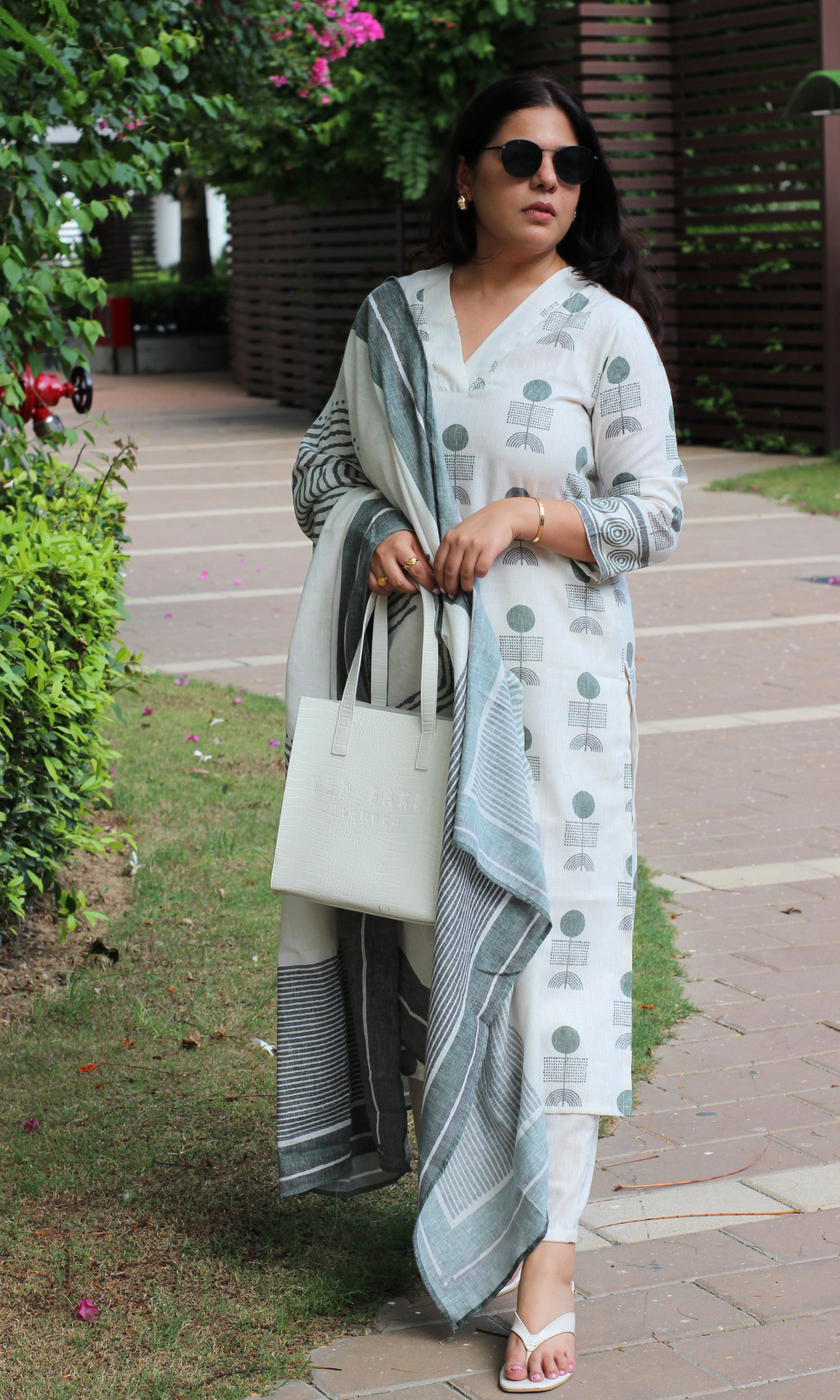 Linen Blend Off White Leaf Print Kurta, Dupatta & Cotton Pants