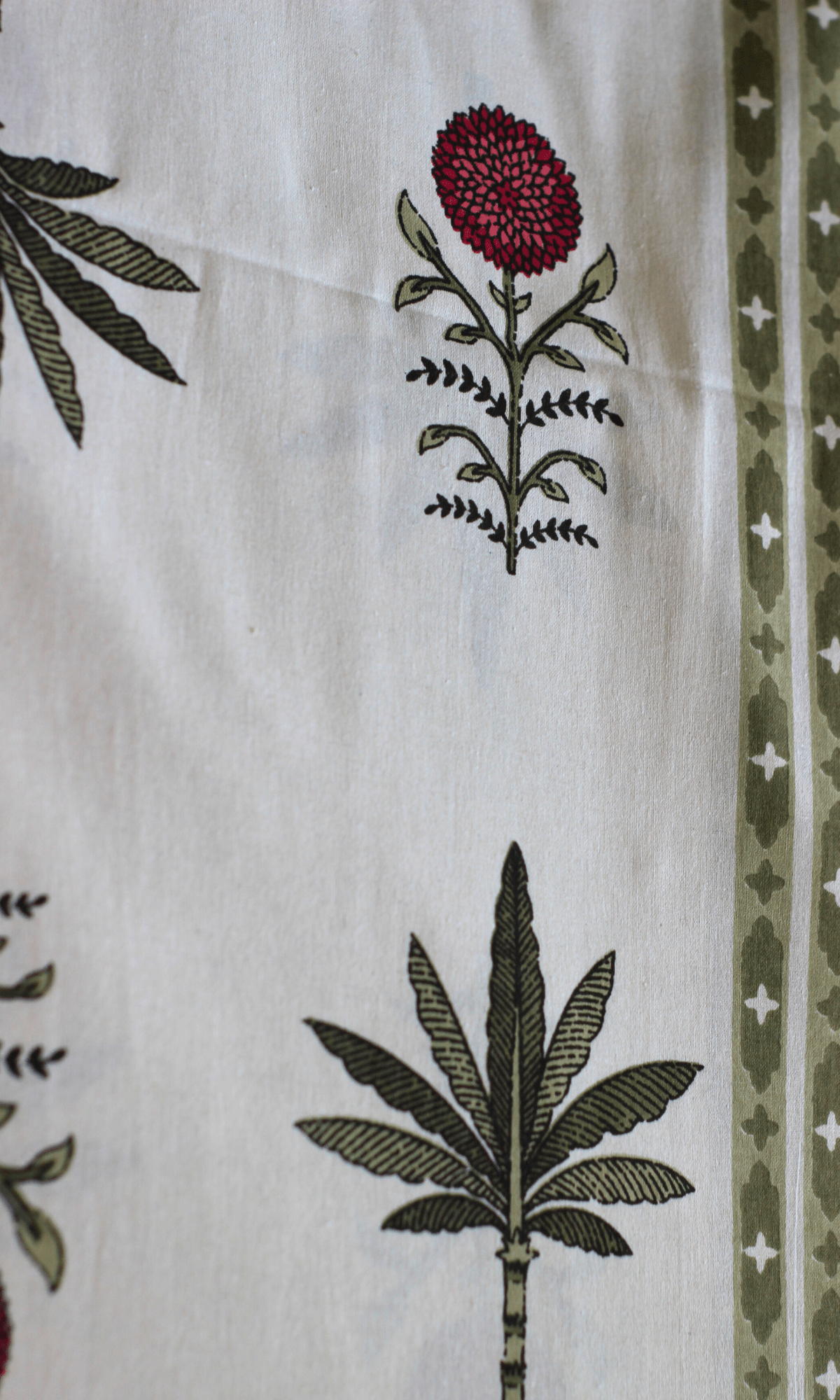 Cotton Block Printed Gulbahar King Size Bedsheet with 2 Pillow Covers - Baareeki