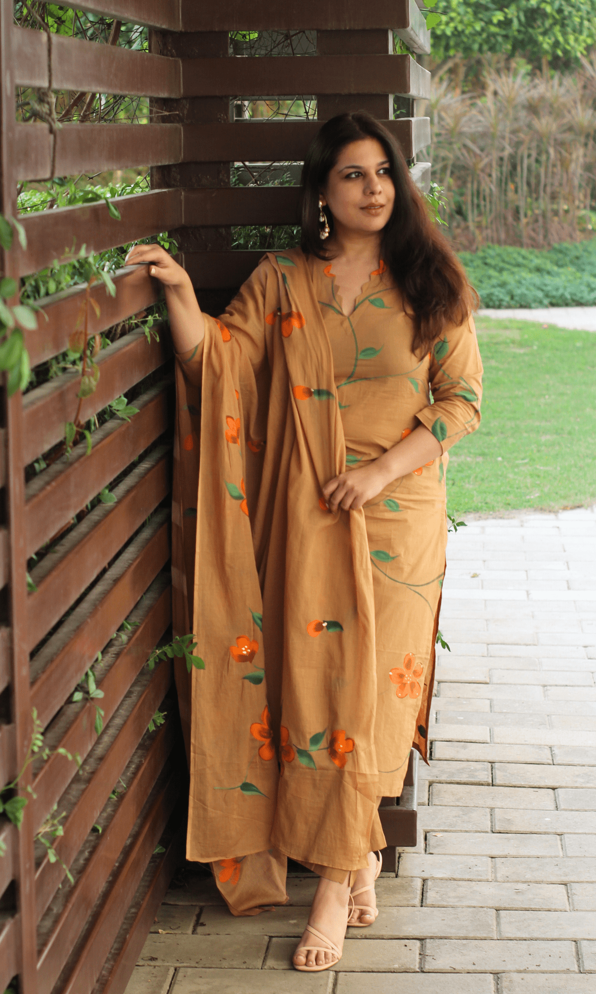Cotton Cinnamon Handbrush Painted Suit with Mul Handbrush Painted Dupatta - Baareeki