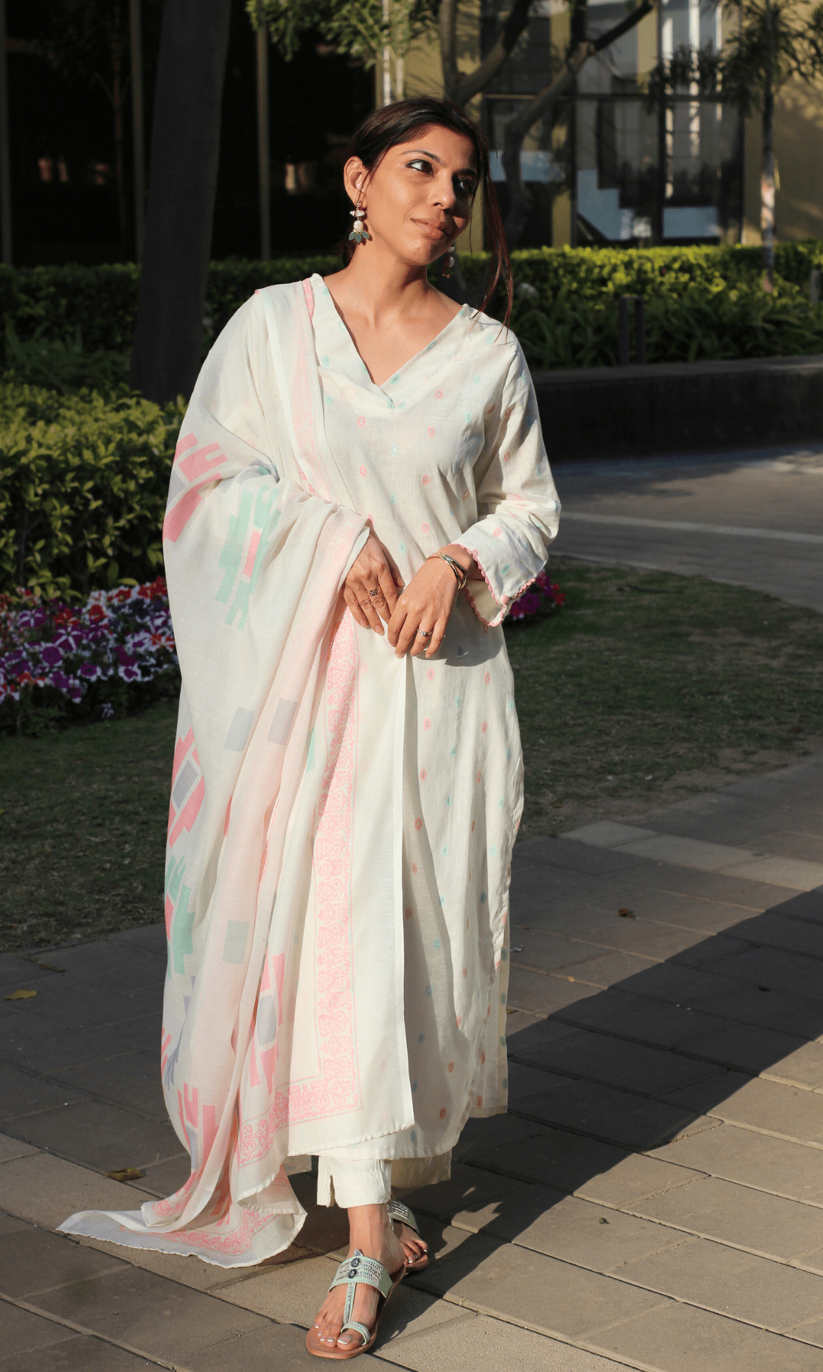 Cotton Off White Lurex Dobby kurta & Printed Dupatta - Baareeki