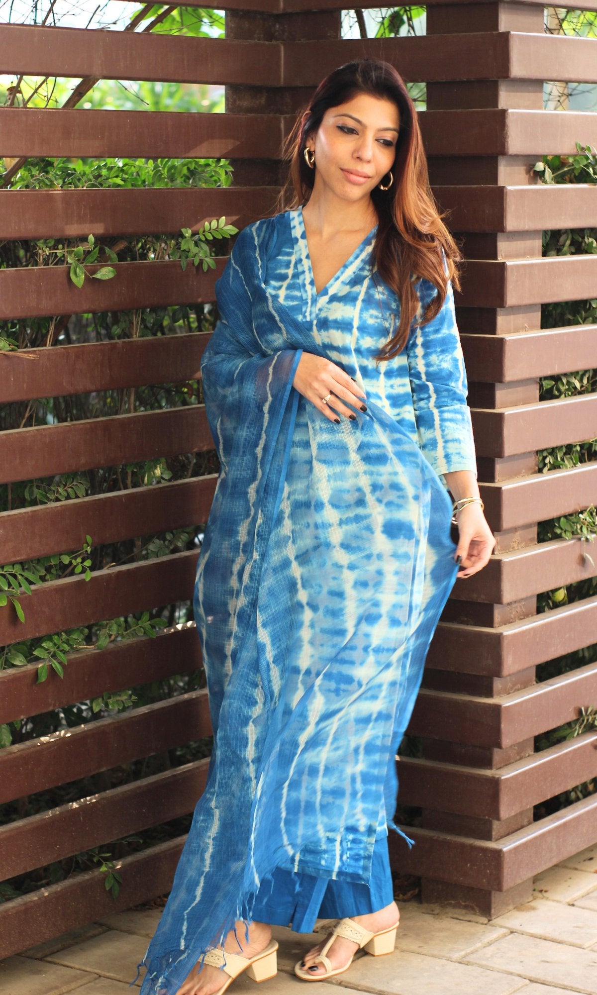 Cotton Parrish Blue & White Shibori Suit with Chiffon Shibori Dupatta - Baareeki