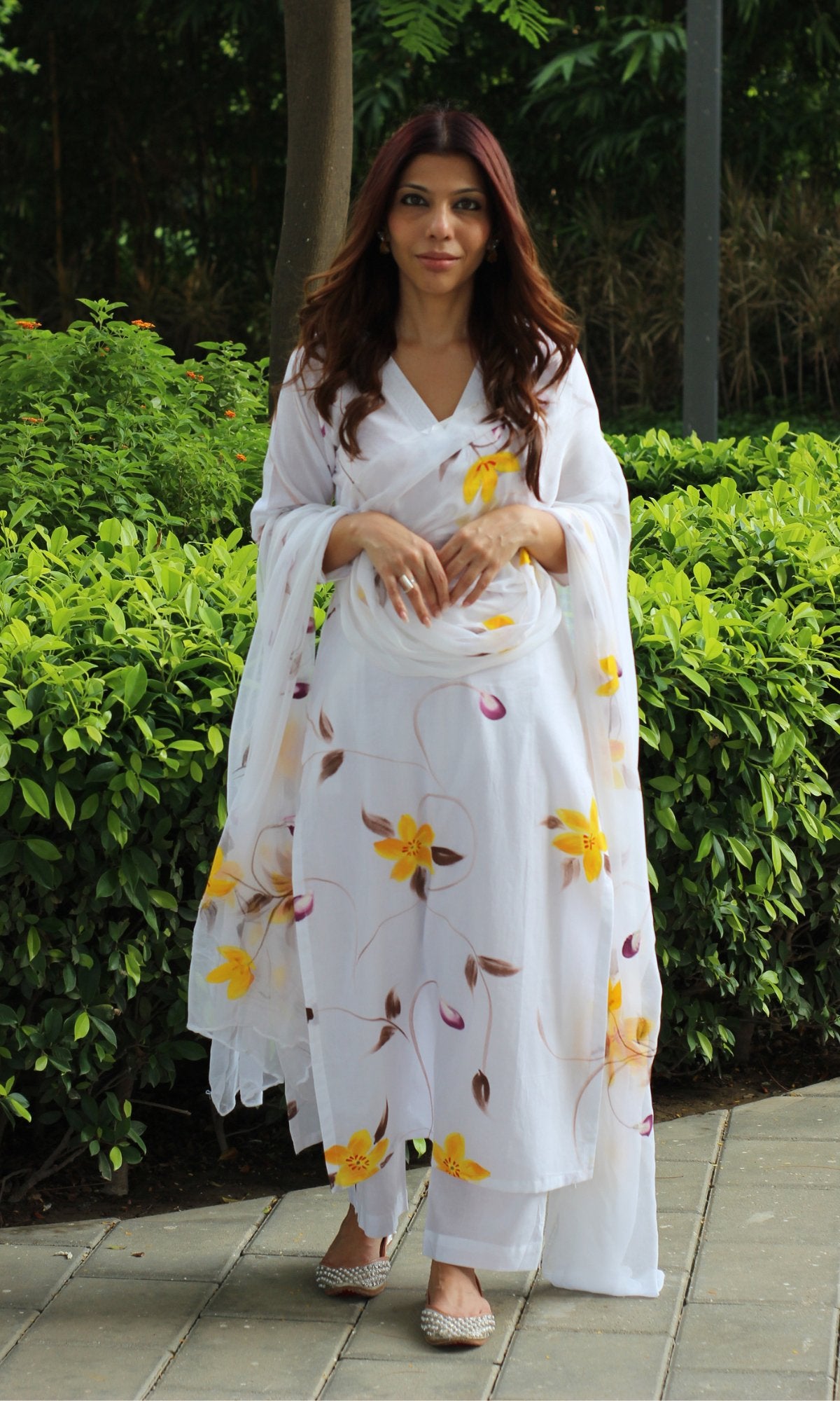 Cotton White & Yellow Handbrush Suit Set with Chiffon Dupatta Cotton White & Yellow Handbrush Suit Set with Chiffon Dupatta