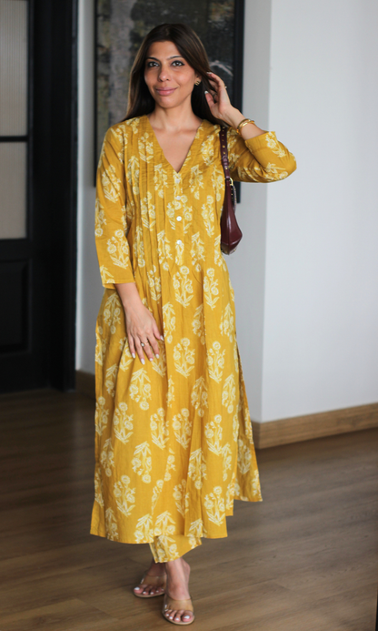 Sunshine Dabu Print Pleated Kurta & Pants