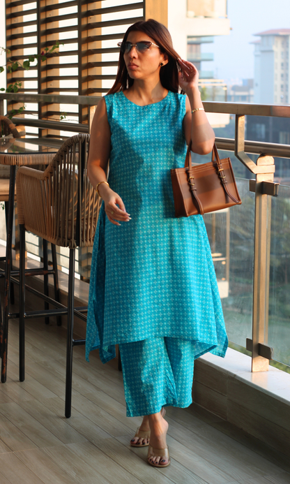 Firozi Dotted Print Boat Neck High Low Sleeveless Kurta & Pants