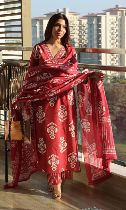 Cotton Salmon Mughal Print Kurta, Dupatta & Cotton Printed Pants