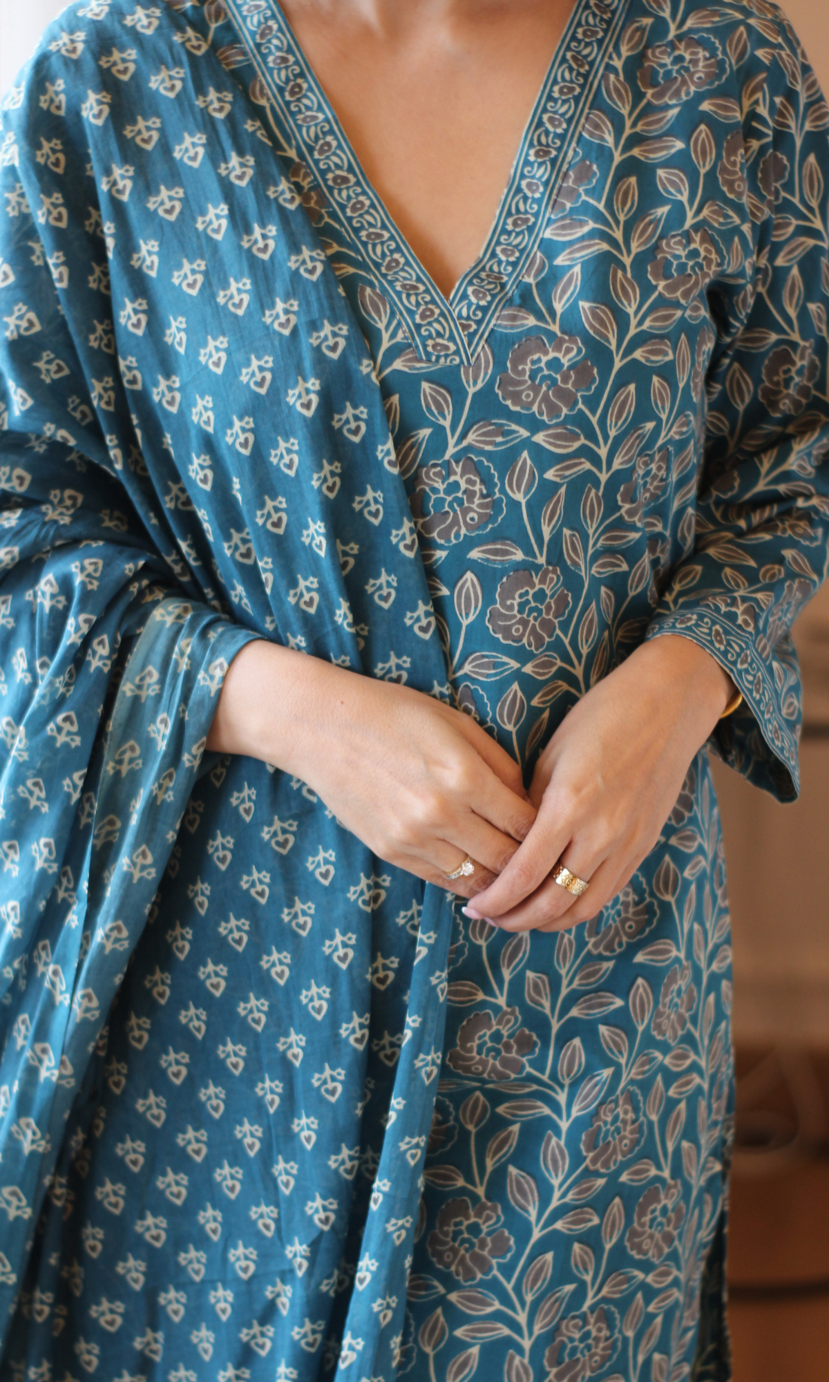 Aabroo Teal Block Printed Kurta, Pants & Cotton Printed Dupatta