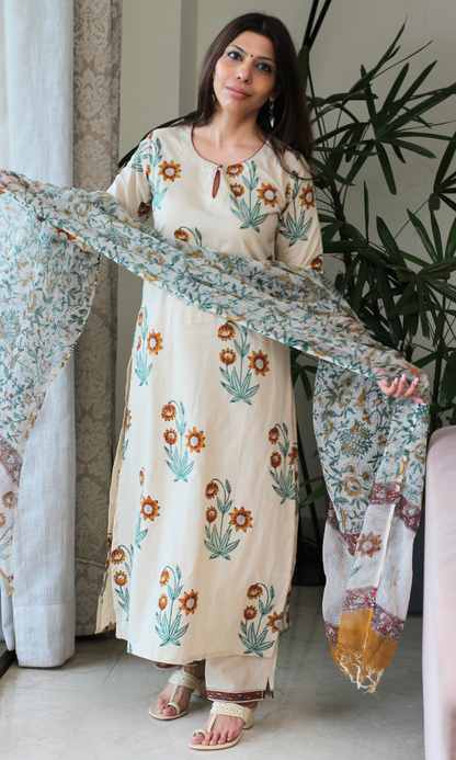 Saira Gulnaar Mughal Print Kurta, Kota Dupatta & Cotton Pants