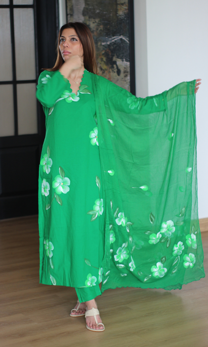 Kelly Green Hand Brush Painted Kurta, Chiffon Handpainted Dupatta & Cotton Pants