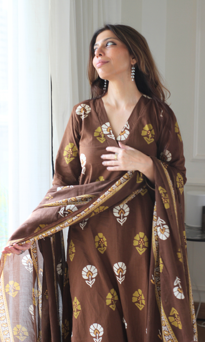 Hazelwood Phool Print Cotton Kurta, Dupatta & Pants