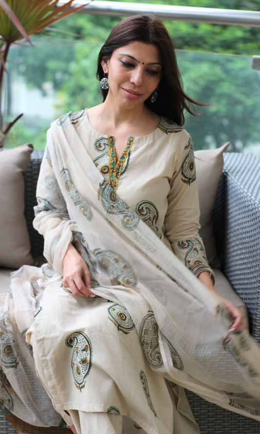 Saira Nargis Paisley Print Kurta, Kota Dupatta & Cotton Pants