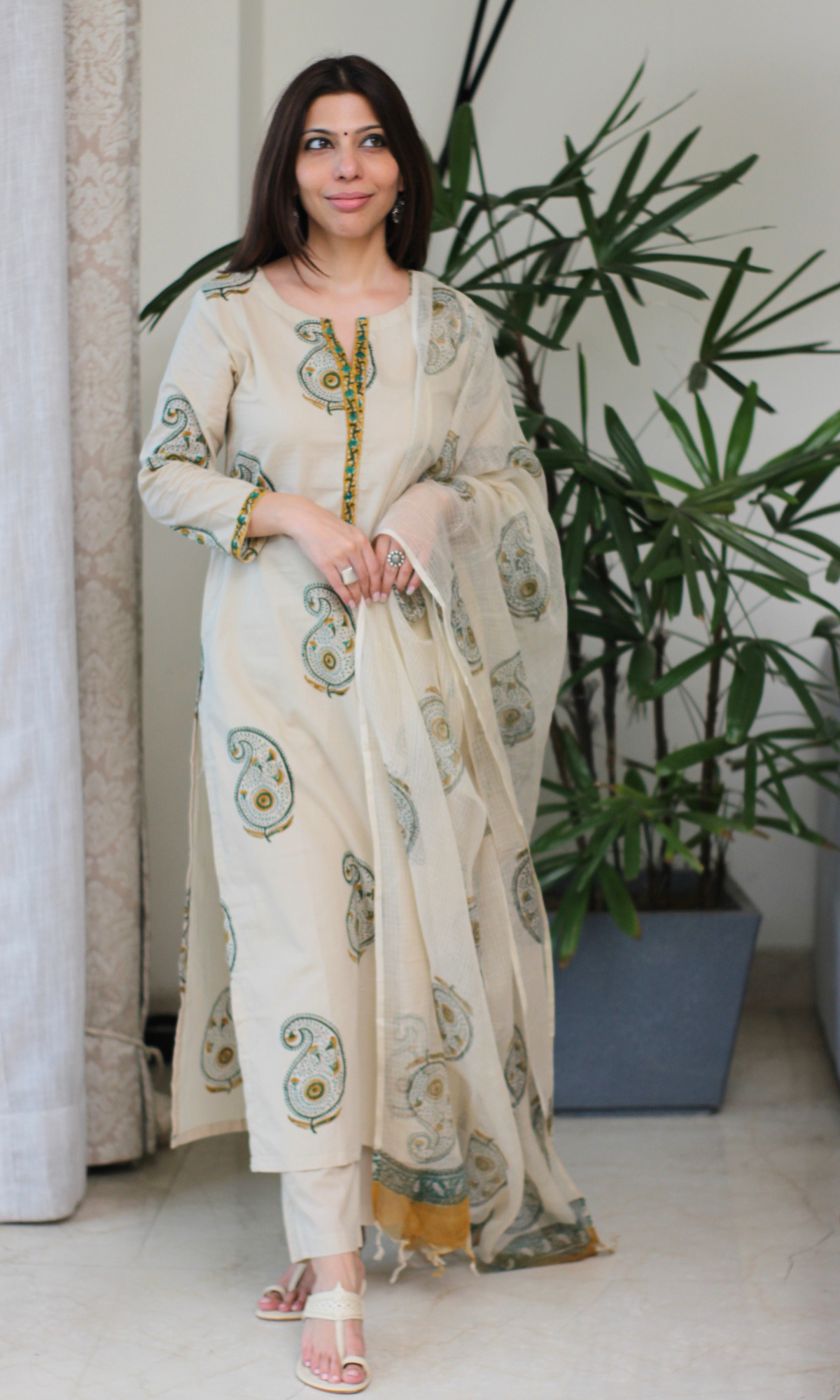 Saira Nargis Paisley Print Kurta, Kota Dupatta & Cotton Pants