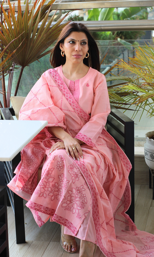 Pink Loom Woven Kurta , Dupatta & Cotton Pants