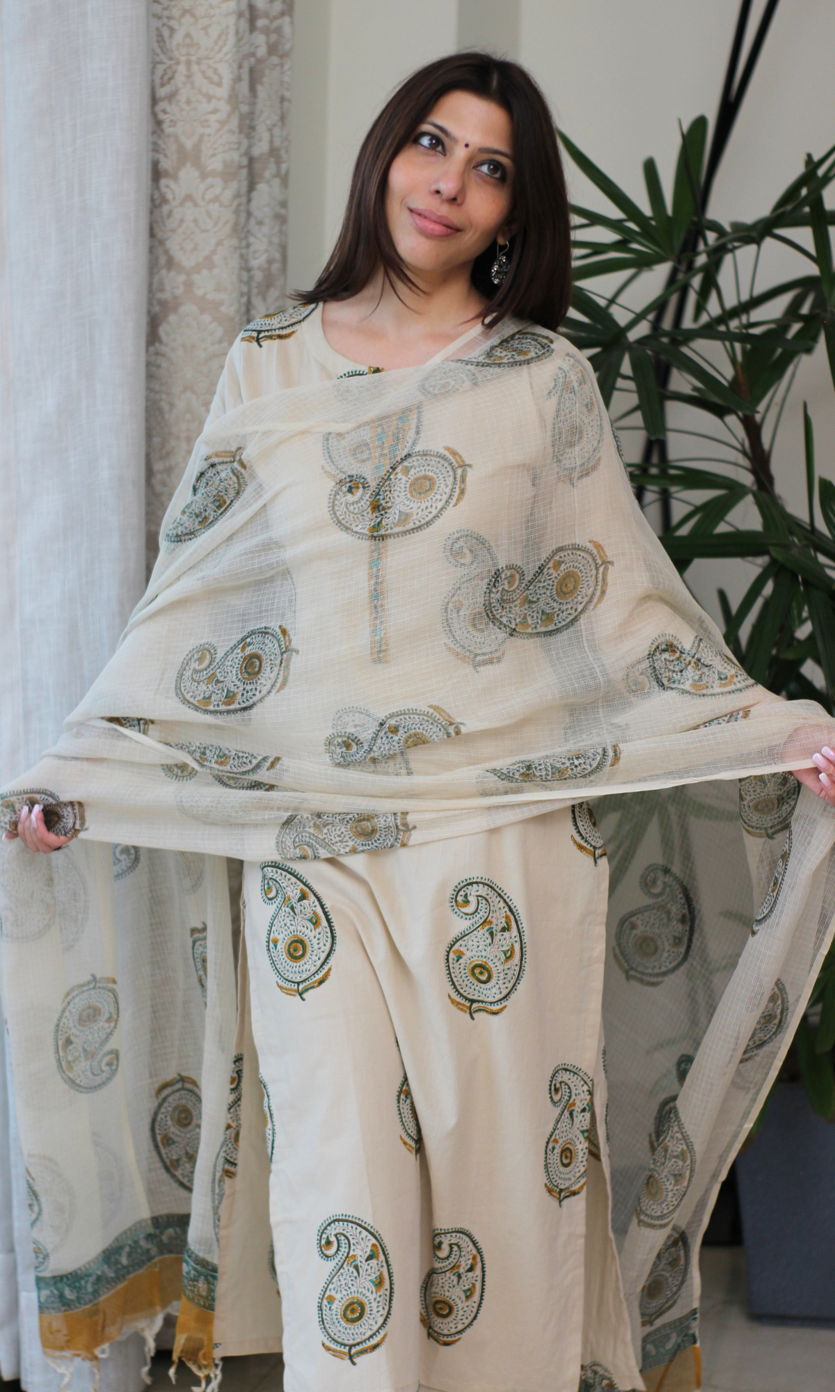Saira Nargis Paisley Print Kurta, Kota Dupatta & Cotton Pants