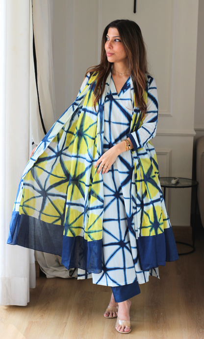 Shibori Sunburst Kurta, Dupatta & Cotton Pants