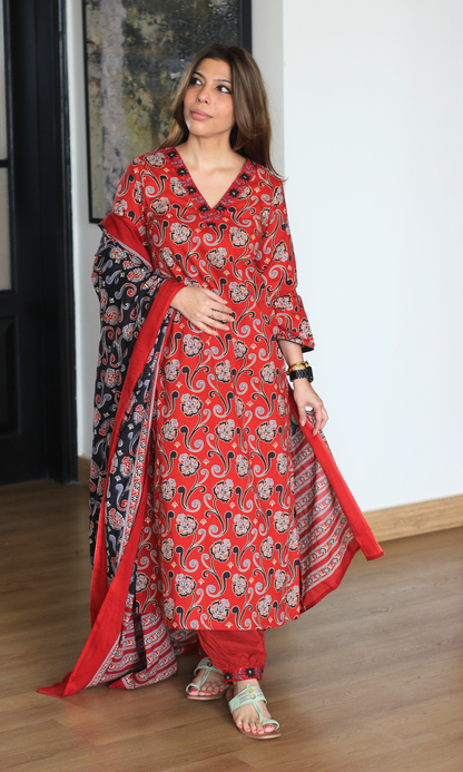 Nazma Lal Sanganeri Print Cotton Kurta,Dupatta & Cotton Pants