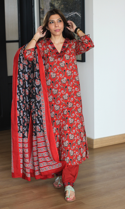 Nazma Lal Sanganeri Print Cotton Kurta,Dupatta & Cotton Pants