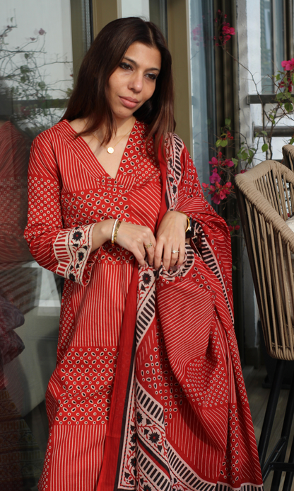 Red Checkered Printed Kurta , Dupatta & Cotton Pants