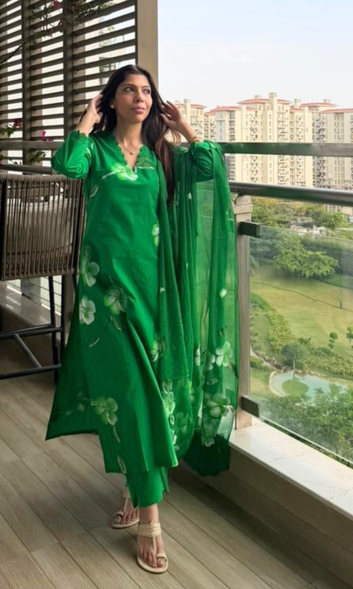 Kelly Green Hand Brush Painted Kurta, Chiffon Handpainted Dupatta & Cotton Pants