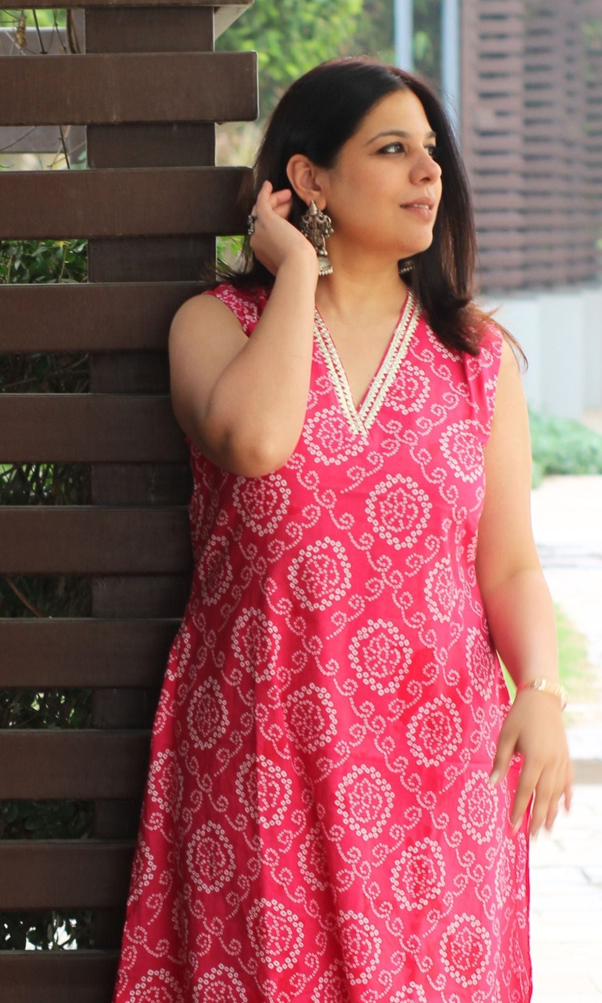 Cotton Bright Pink Bandhani V-neck Sleeveless Kurta with Lace Detailing & Pants