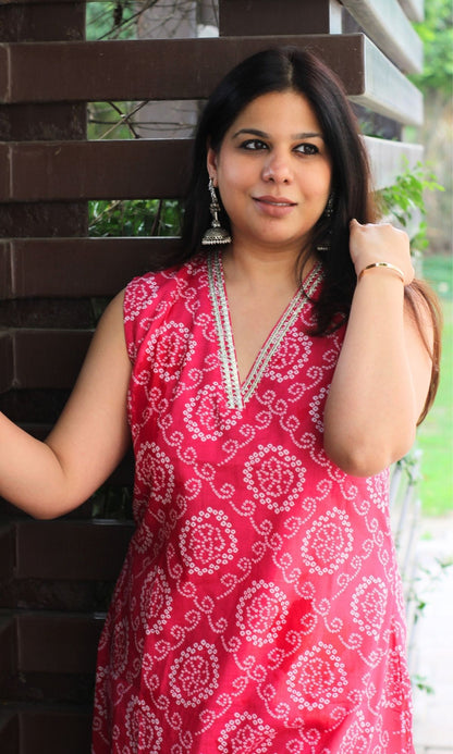 Cotton Bright Pink Bandhani V-neck Sleeveless Kurta with Lace Detailing & Pants