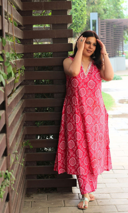 Cotton Bright Pink Bandhani V-neck Sleeveless Kurta with Lace Detailing & Pants