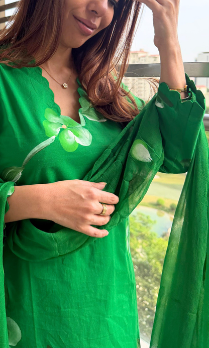 Kelly Green Hand Brush Painted Kurta, Chiffon Handpainted Dupatta & Cotton Pants