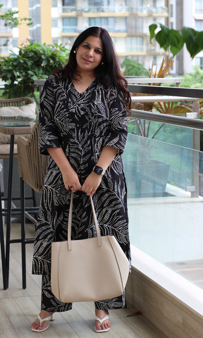 Black Dotted Leafy Print Pleated Kurta & Pant