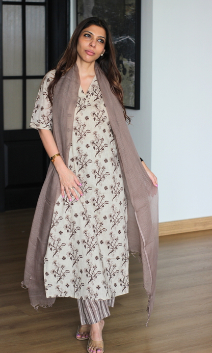 Cotton Stone Dabu Print Half Sleeves Kurta, Pants and Kota Doria Dupatta