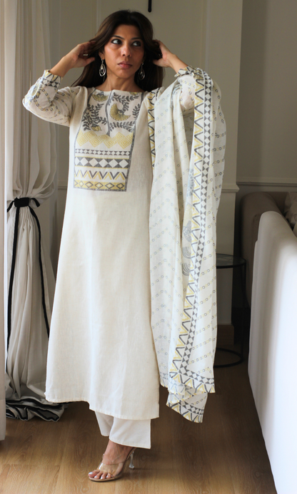 Off white motif print Linen Blend Kurta, Dupatta & Cotton Pants