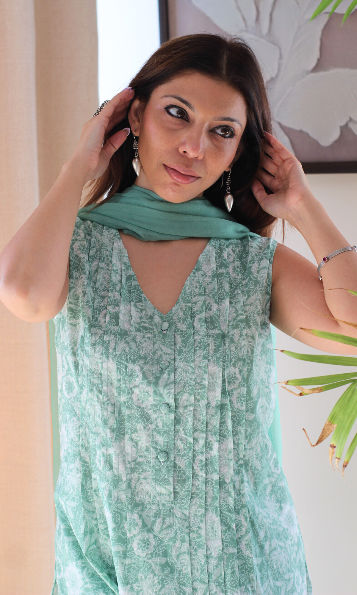 Pastel Green Pintex Neck Sleeveless Kurta, Pant & Chiffon Dupatta