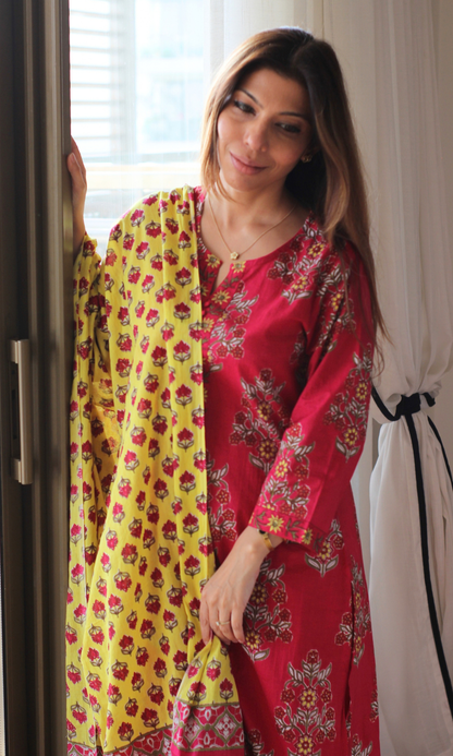Magenta Mughal Print Kurta , Dupatta & Cotton Pants