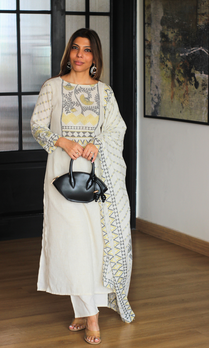 Off white motif print Linen Blend Kurta, Dupatta & Cotton Pants