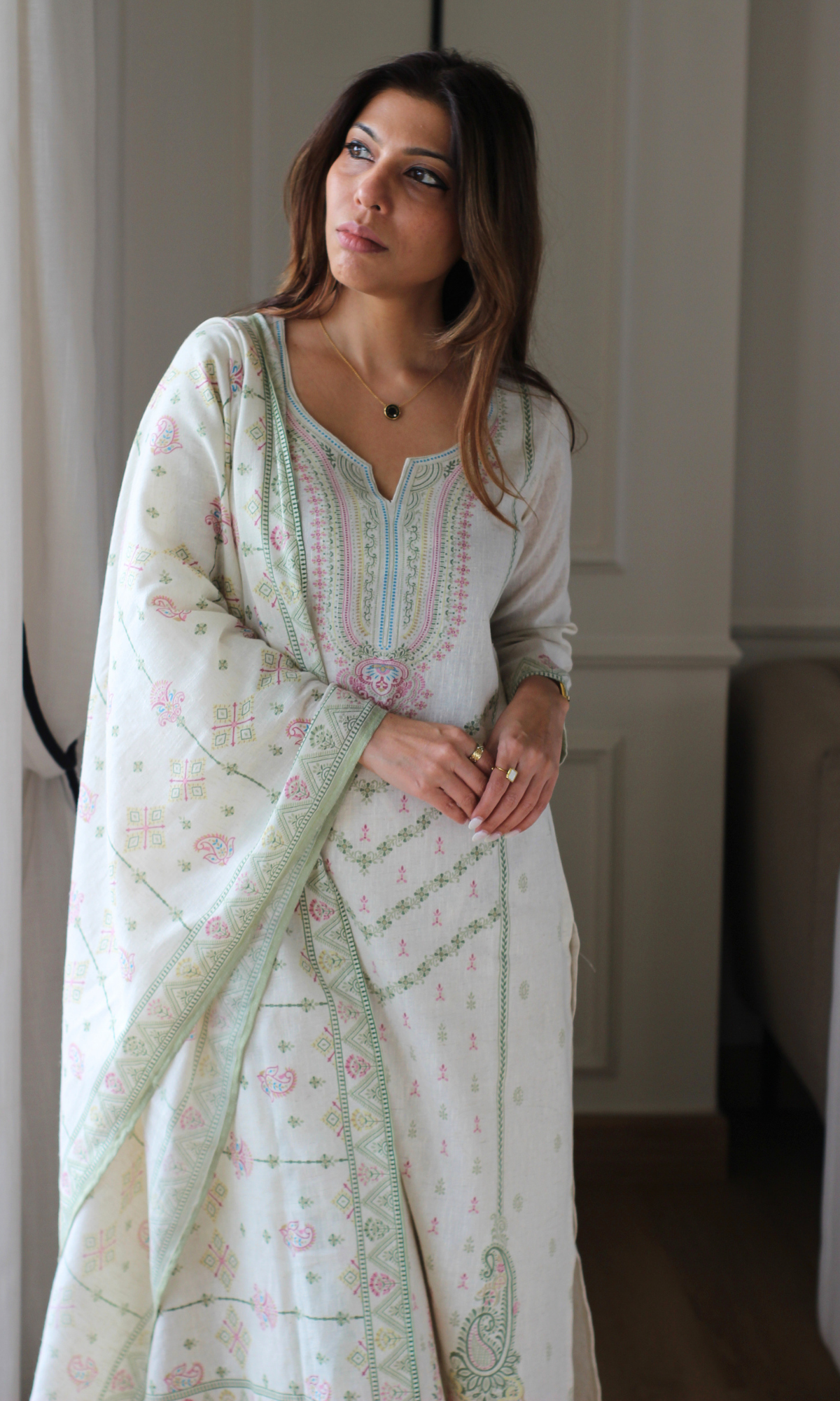 Linen Blend Kala Bottle Green Thread Woven Kurta, Dupatta & Cotton Pants