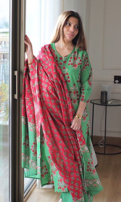 Parrot Green Mughal Print Kurta , Dupatta & Cotton Pants