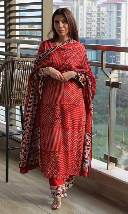 Red Checkered Printed Kurta , Dupatta & Cotton Pants