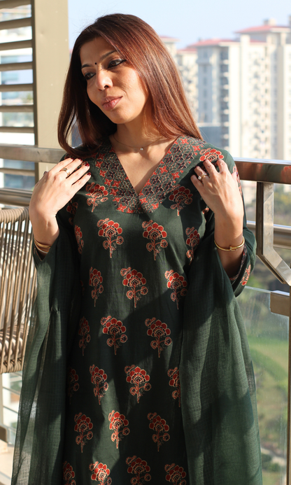 Ajrakh Boota Green & Red Cotton Kurta , Pant & Kota Doria Dupatta