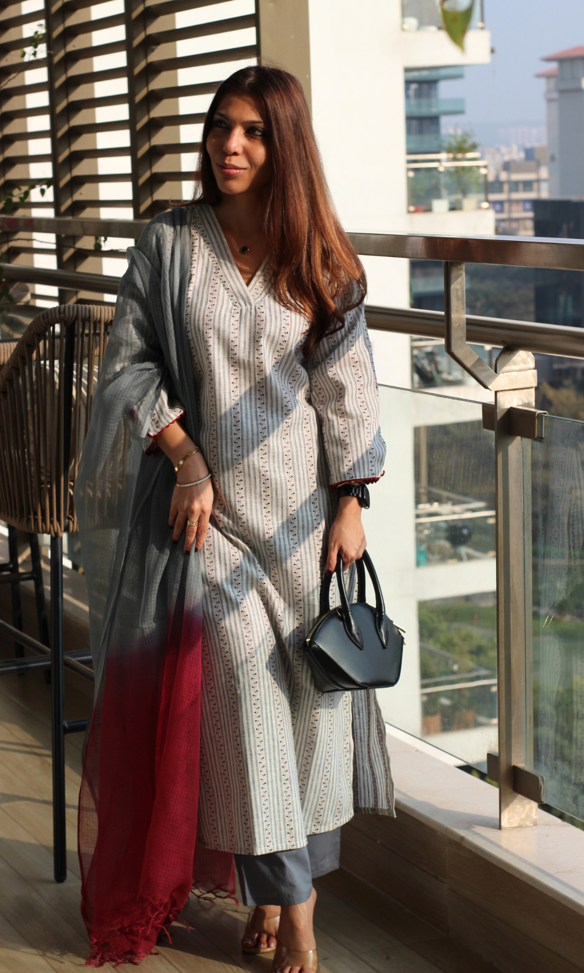 Cream Hazy Pink Woven Vertical Lines Kurta , Cotton Pants & Kota Doria Ombre Dupatta