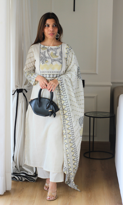 Off white motif print Linen Blend Kurta, Dupatta & Cotton Pants