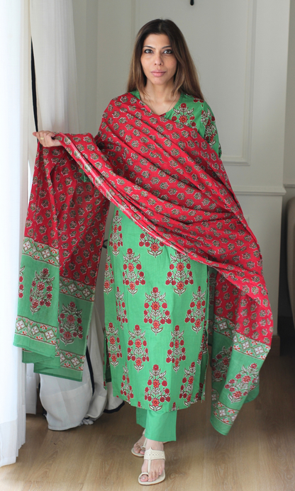 Parrot Green Mughal Print Kurta , Dupatta & Cotton Pants