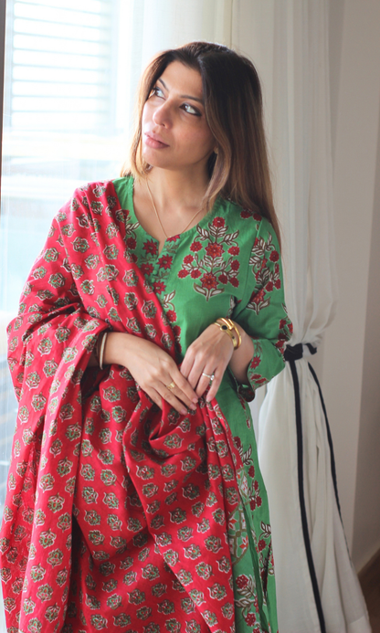 Parrot Green Mughal Print Kurta , Dupatta & Cotton Pants