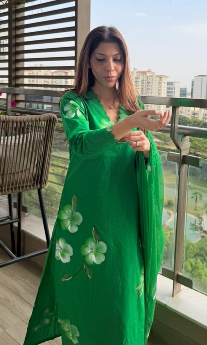Kelly Green Hand Brush Painted Kurta, Chiffon Handpainted Dupatta & Cotton Pants
