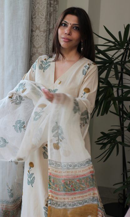 Saira Sunehri Mughal Print Kurta, Kota Dupatta & Cotton Pants