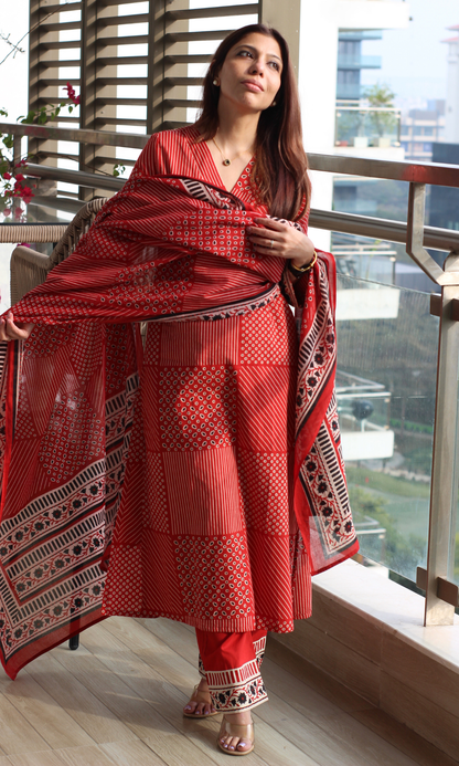 Red Checkered Printed Kurta , Dupatta & Cotton Pants