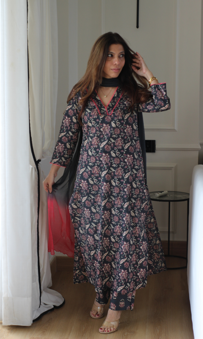 Shabnam Raat Block Print a kurta, Pant & Ombre Chiffon Dupatta