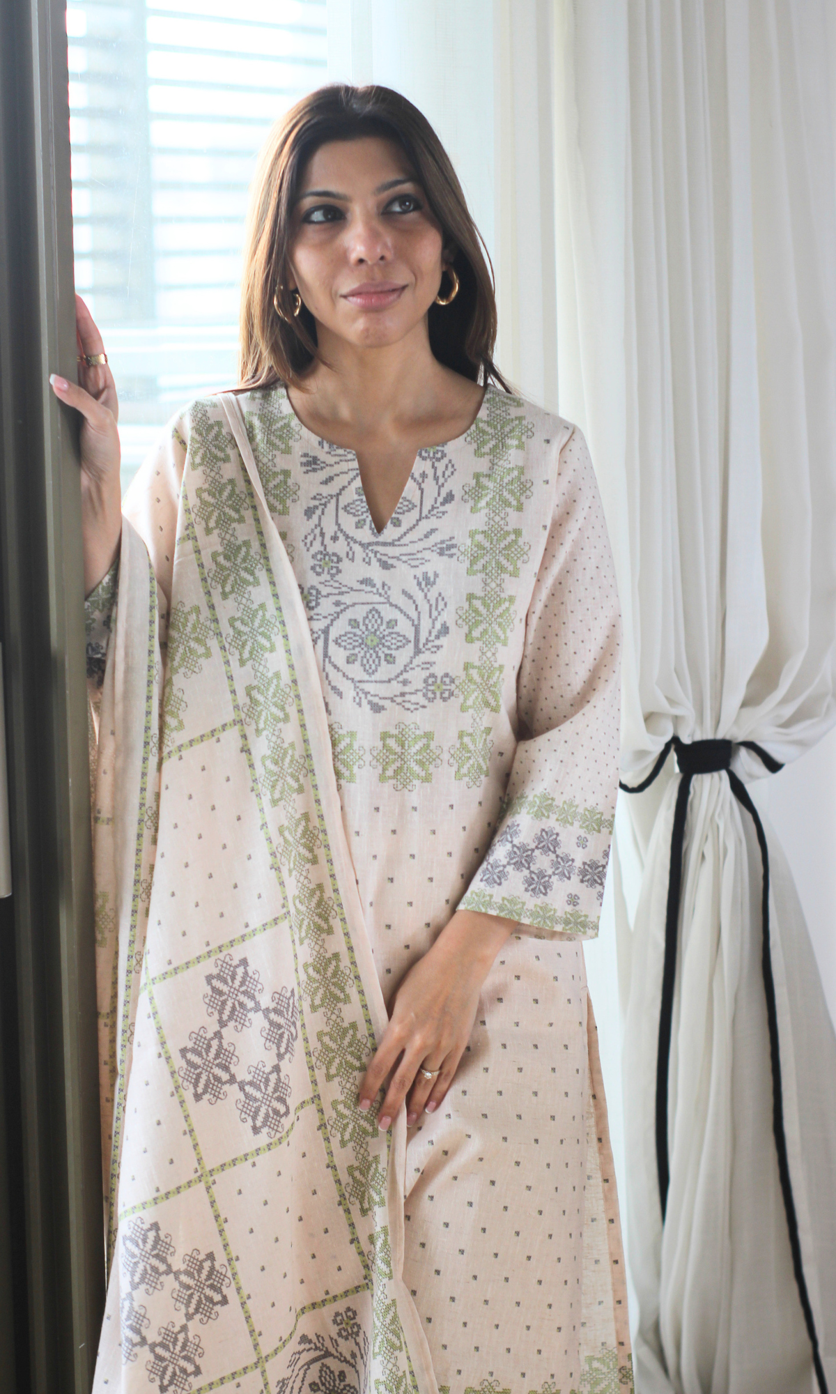 Off white green woven Linen Blend Kurta, Dupatta & Cotton Pants